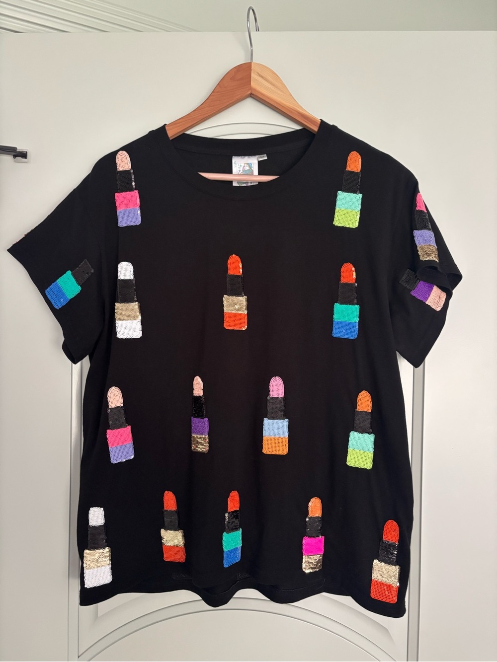 QUEEN OF SPARKLES Black Lipstick Sequin Embellished Tee